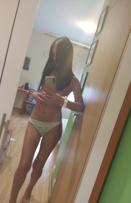 Ilus  neiu.  beauty  young  woma - foto