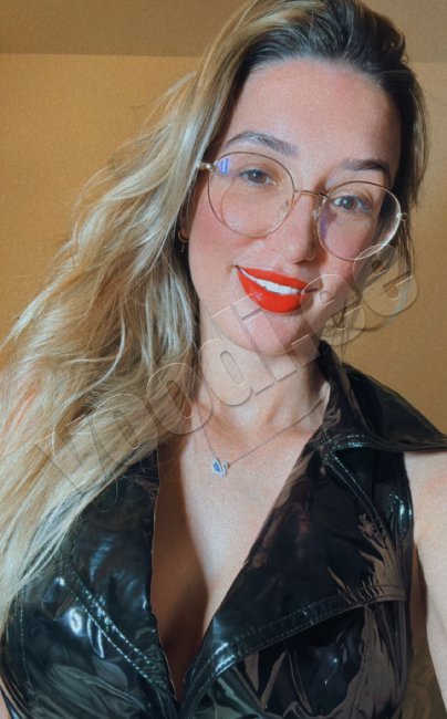 ISABELLE  HOT  ANAL - photo