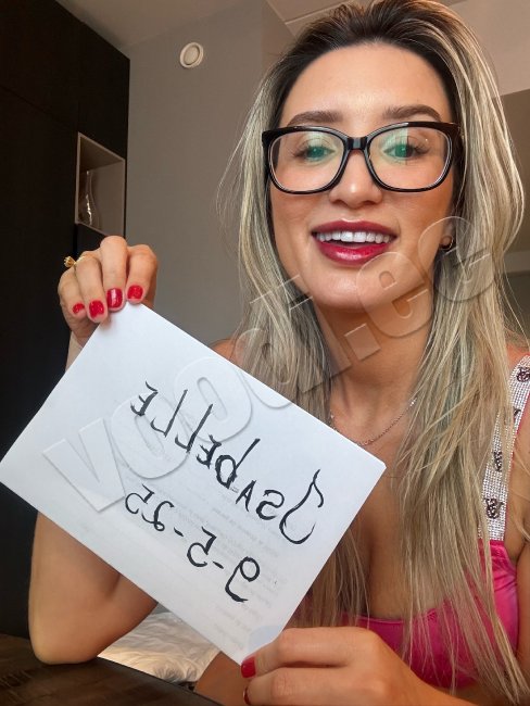 ISABELLE  HOT  PUSSY - kuva