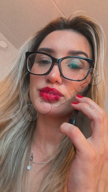 ISABELLE  HOT  GIRL - foto