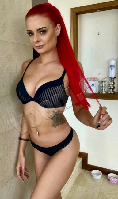 Seksikas  punased  kohtub - foto