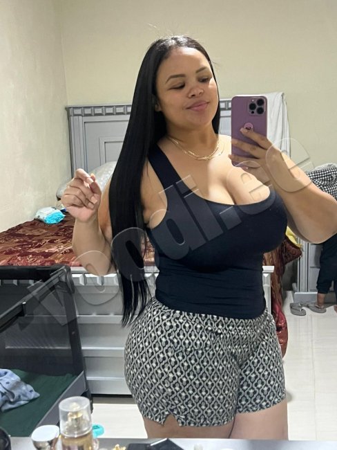 KATHY  HERMOSAS  CURVAS  LATINAS - foto