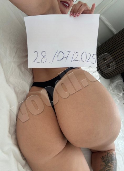 ISABELLE  HOT  ANAL - photo