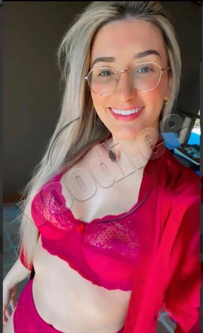 QUEEN  OF  ANAL  ISABELLE - photo