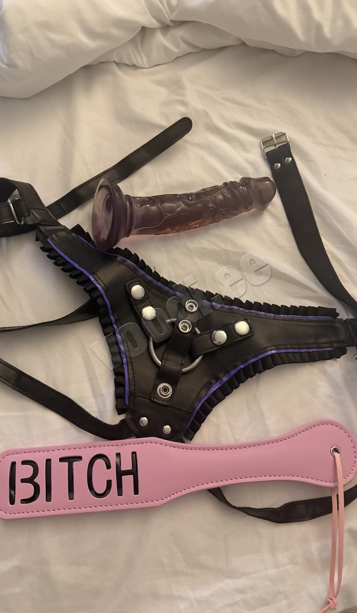 STRAPON DOMINATION - foto